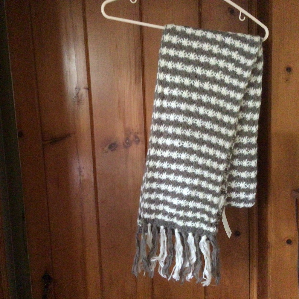 H & M Scarf NWT